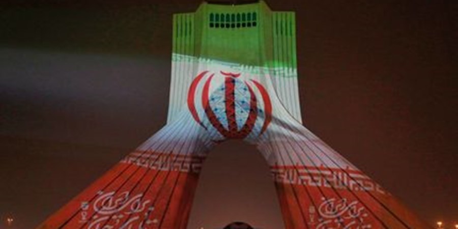 گل‌ها و نمادهای ملی جهان روی برج آزادی