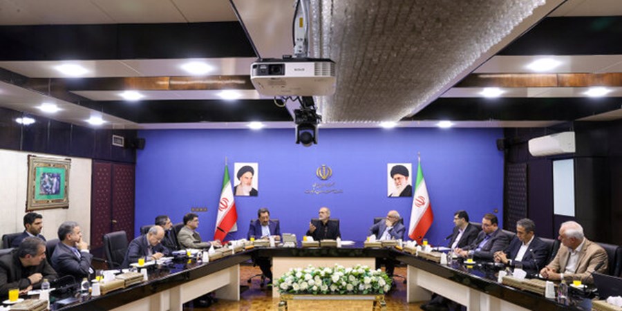 پزشکیان: در تهران و فلات مرکزی ایران نباید مجوز هیچ صنعت آب‌بری داده شود